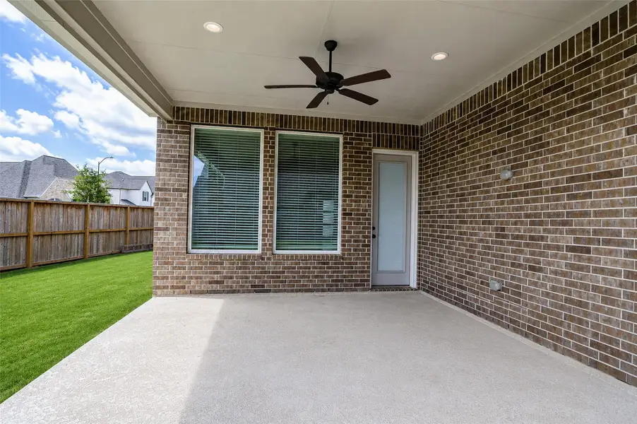 Exterior details and patio area of a home in , Katy (Image 4).
