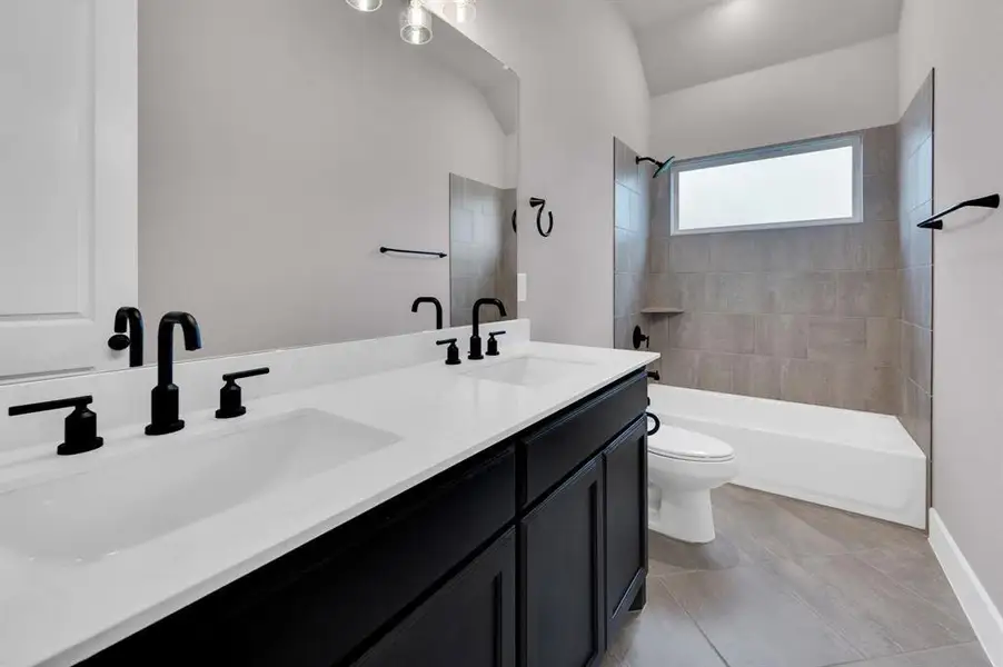 Furnished interior view inside a new home in Springside Estates II, Waxahachie (Image 9). Furnished interior view inside a new home in Springside Estates II, Waxahachie (Image 9).