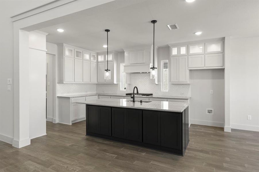 13. 6109 Shasta - Kitchen (2)