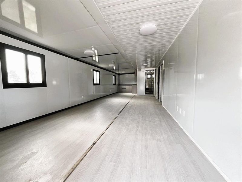 Spacious, unfurnished interior of a new home in , Mexia (Image 7).