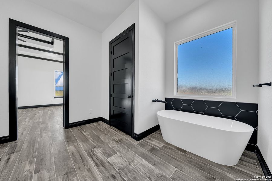 Furnished interior view inside a new home in , La Vernia (Image 35).