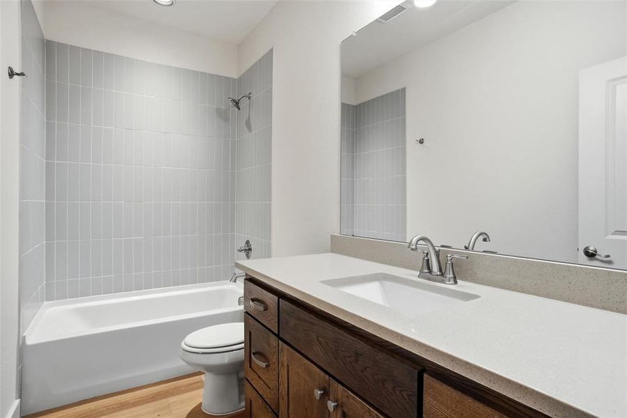 Furnished interior view inside a new home in , Sanger (Image 10).