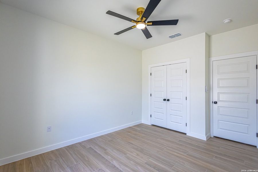 Spacious, unfurnished interior of a new home in , Laredo (Image 26).