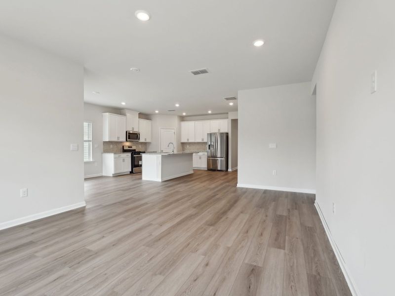 Spacious, unfurnished interior of a new home in Northwoods at Mirror Lake, Villa Rica (Image 13).