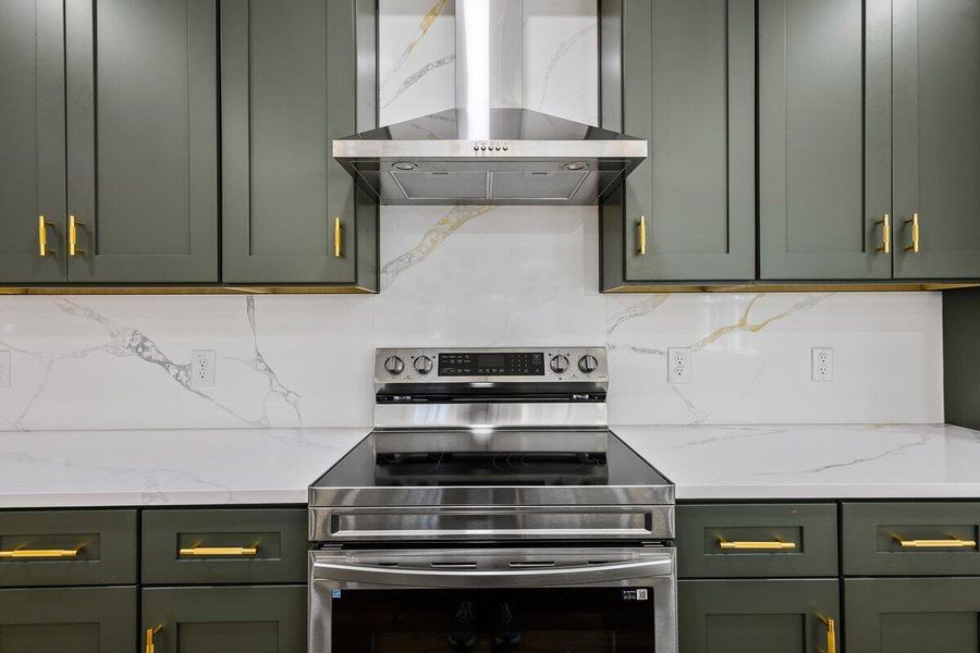 Close-up of interior finishes inside a home in , Ravenel (Image 21).