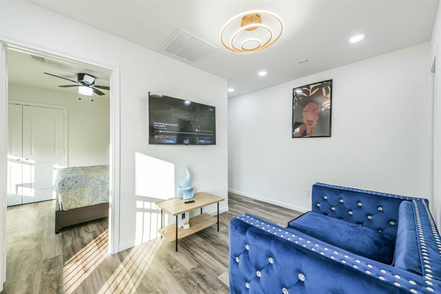 Furnished interior view inside a new home in , Baytown (Image 14).