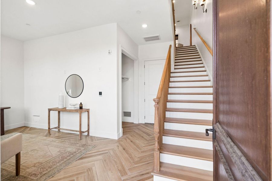 Spacious, unfurnished interior of a new home in , Charleston (Image 23).