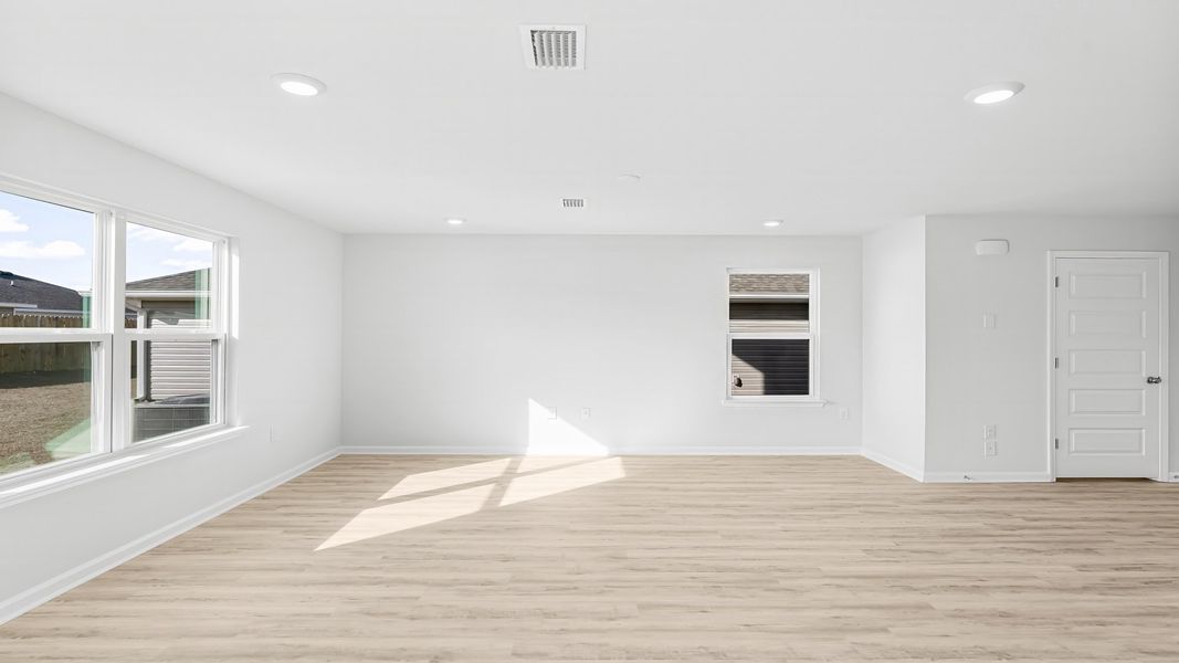 Spacious, unfurnished interior of a new home in Titus Park, Panama City (Image 16). Spacious, unfurnished interior of a new home in Titus Park, Panama City (Image 16).