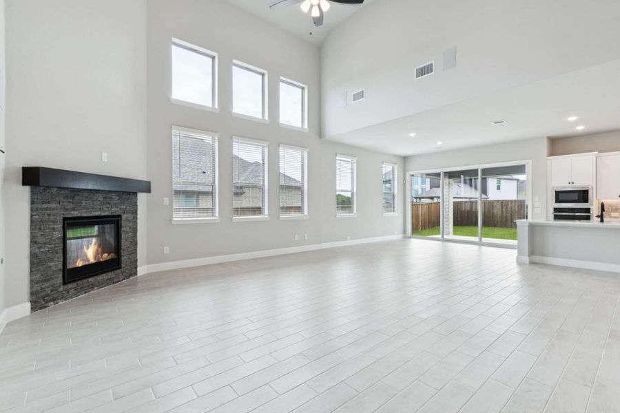 Spacious, unfurnished interior of a new home in Las Lomas, Forney (Image 11). Spacious, unfurnished interior of a new home in Las Lomas, Forney (Image 11).