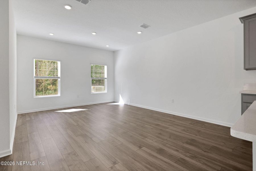 Spacious, unfurnished interior of a new home in Cedar Creek, Jacksonville (Image 35).