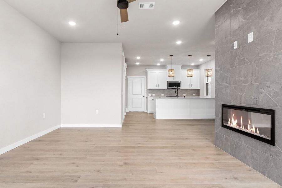 Spacious, unfurnished interior of a new home in Wildridge, Oak Point (Image 23).