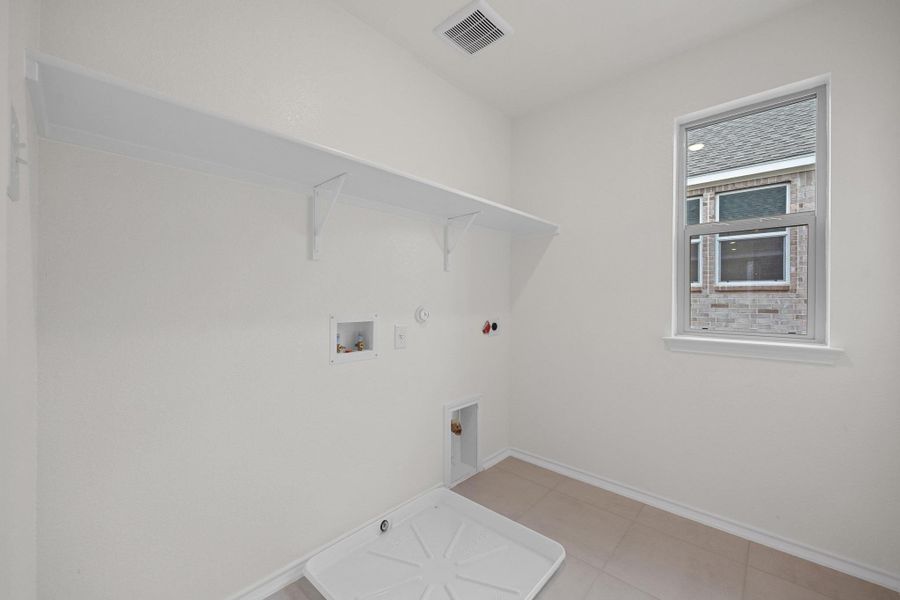 Spacious, unfurnished interior of a new home in Salerno - Classic Collection, Round Rock (Image 13). Spacious, unfurnished interior of a new home in Salerno - Classic Collection, Round Rock (Image 13).