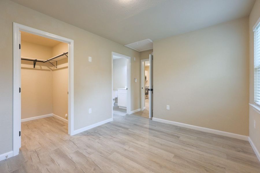 Spacious, unfurnished interior of a new home in , Baytown (Image 13).