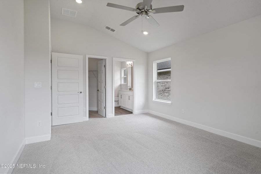 Spacious, unfurnished interior of a new home in Shadow Crest at Rolling Hills, Green Cove Springs (Image 8).