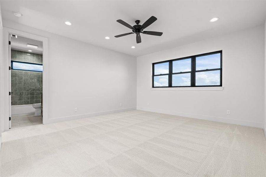 Spacious, unfurnished interior of a new home in Eagles Bluff, Hudson Oaks (Image 31).