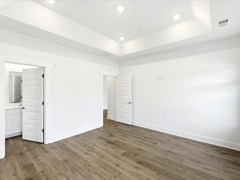 Spacious, unfurnished interior of a new home in The Coves at Lakes of Cane Bay II, Summerville (Image 29).