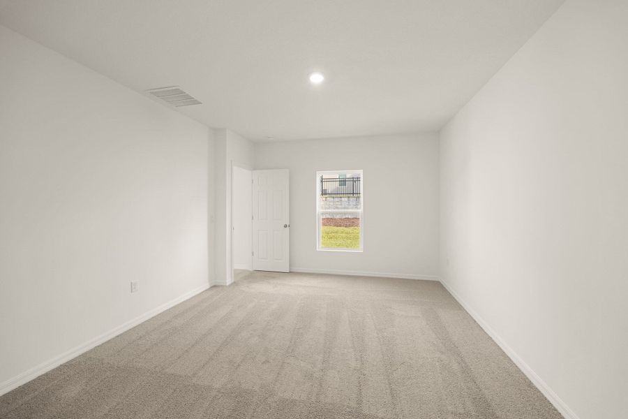 Spacious, unfurnished interior of a new home in Beresford Woods, Deland (Image 6).