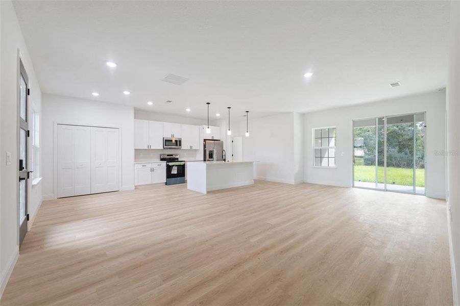 Spacious, unfurnished interior of a new home in , Ocala (Image 25).