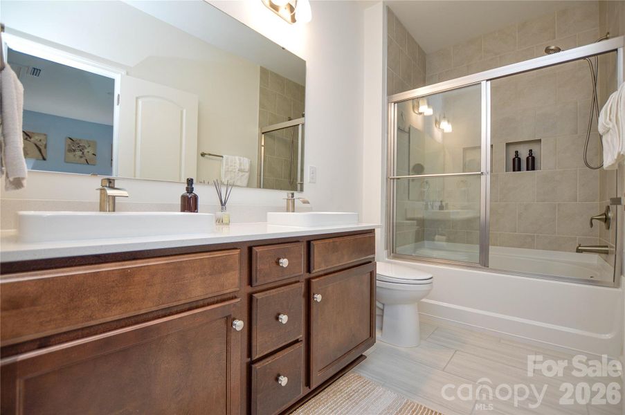 Furnished interior view inside a new home in Edgewater Lakeview On Your Lot, Lancaster (Image 32).