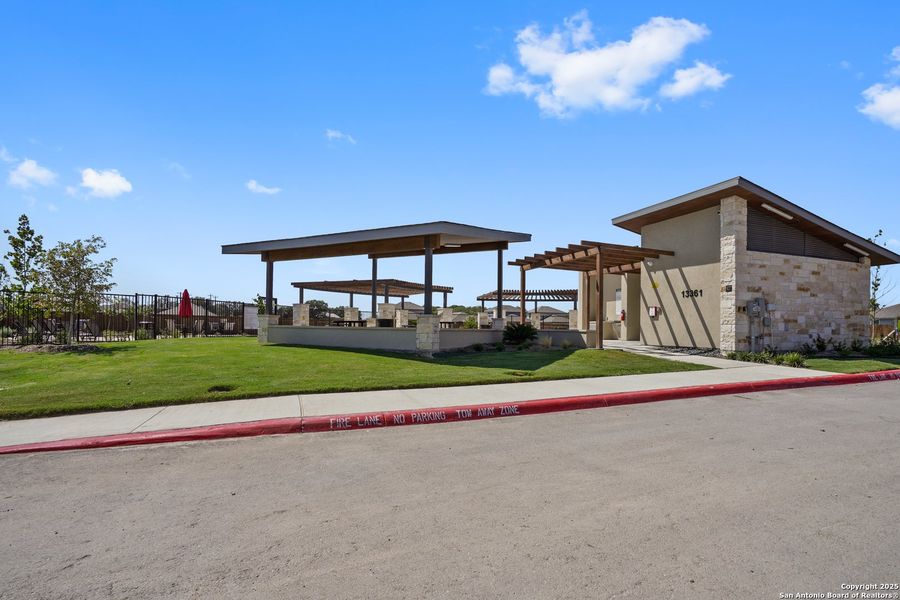 Community amenities in Abbott Place, St. Hedwig (Image 30).