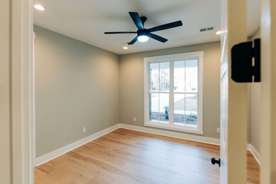 Spacious, unfurnished interior of a new home in , Walterboro (Image 23).
