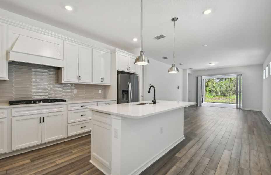 Built-In Kitchen
w/Island