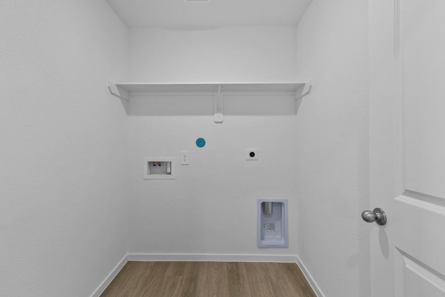 Spacious, unfurnished interior of a new home in Cypress Green, Tomball (Image 12).