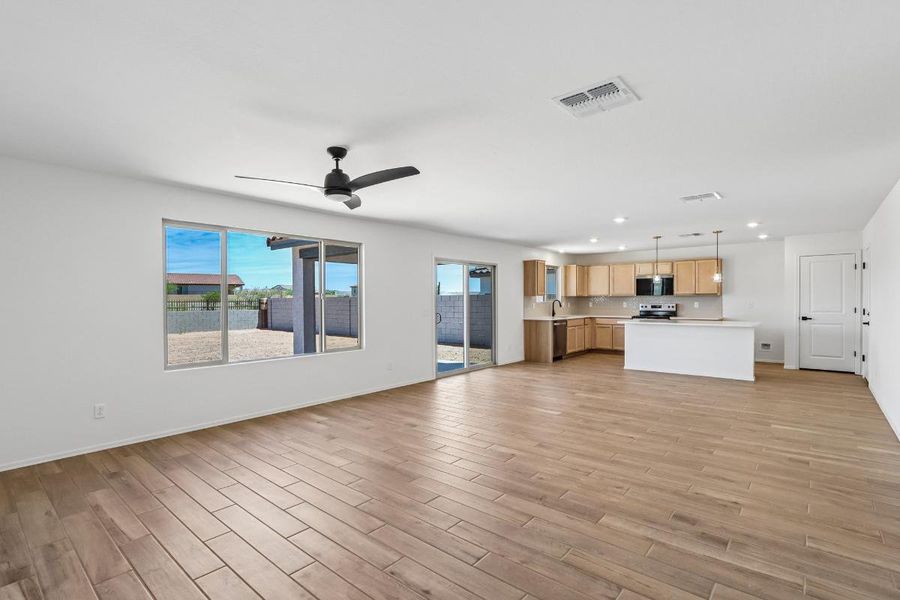Spacious, unfurnished interior of a new home in Entrada del Oro Classics, Gold Canyon (Image 10). Spacious, unfurnished interior of a new home in Entrada del Oro Classics, Gold Canyon (Image 10).