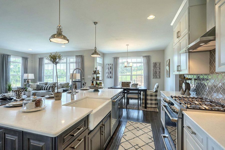 Classic Kitchen and Breakfast Area