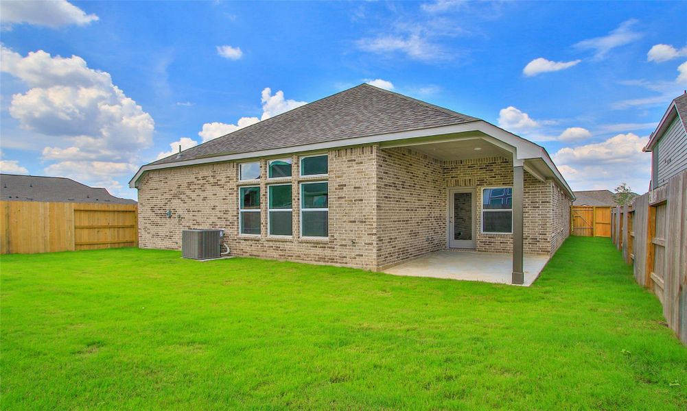 Exterior details and patio area of a home in Brookewater, Rosenberg (Image 19). Exterior details and patio area of a home in Brookewater, Rosenberg (Image 19).