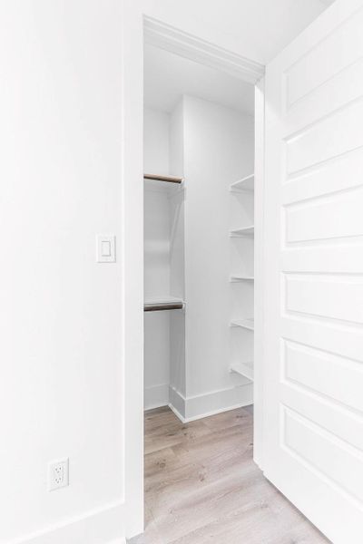 Spacious, unfurnished interior of a new home in , Houston (Image 36).