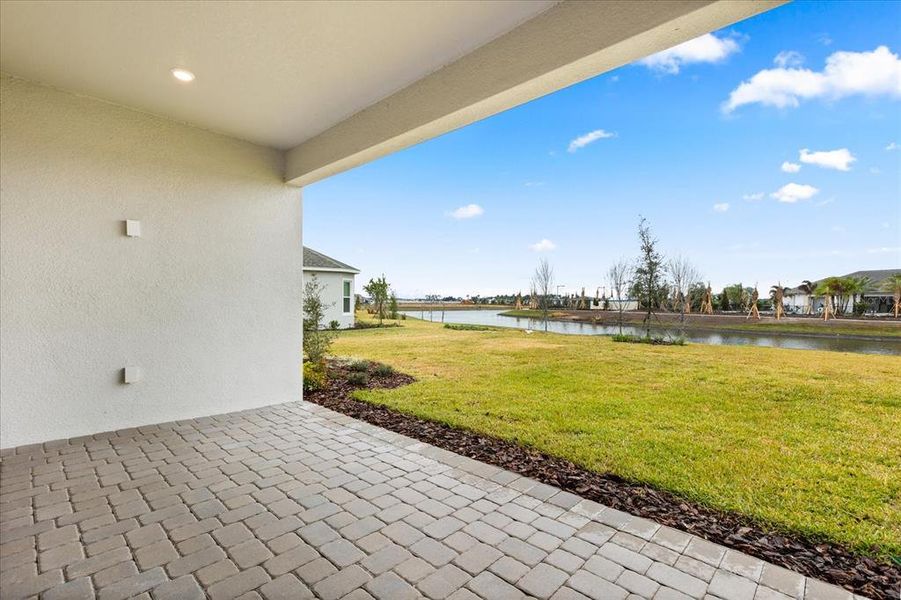 Exterior details and patio area of a home in , St. Cloud (Image 3).