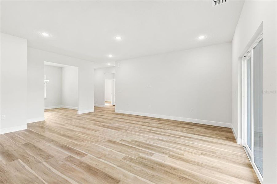 Spacious, unfurnished interior of a new home in , Ocala (Image 34).