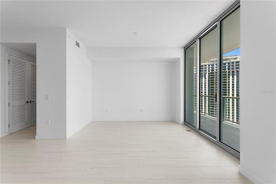 Spacious, unfurnished interior of a new home in , St. Petersburg (Image 36).