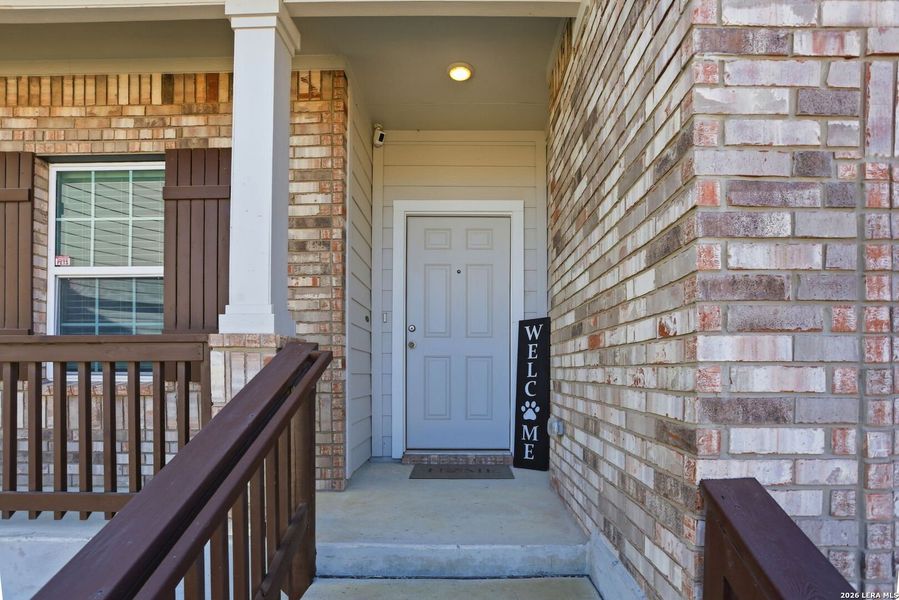 Exterior details and patio area of a home in Hunter's Ranch, San Antonio (Image 27).
