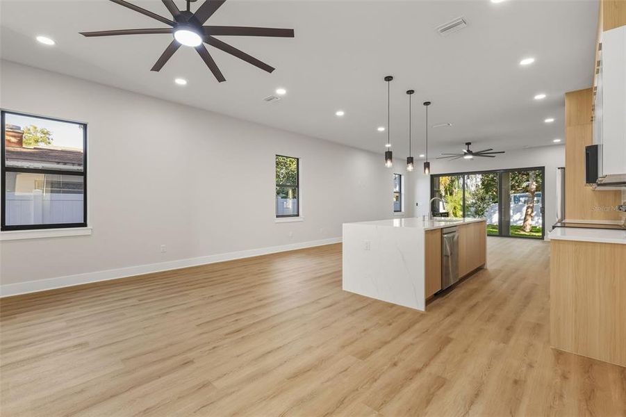 Spacious, unfurnished interior of a new home in , Tampa (Image 46).