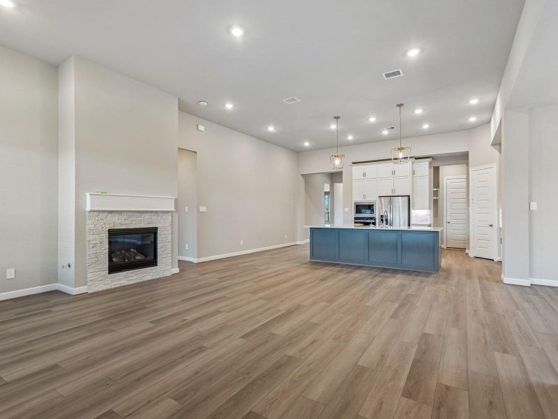 Spacious, unfurnished interior of a new home in Massey Oaks - Estate Series, Pearland (Image 26).