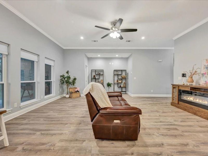Furnished interior view inside a new home in , Lufkin (Image 8).