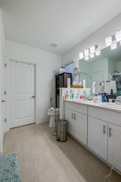 Furnished interior view inside a new home in , Edgewater (Image 13).