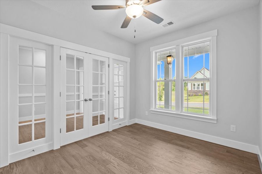Representative unfurnished interior of a home built from the Hartford Elite by Enchanted Homes in Pointe Summit, Slater-Marietta (Image 23).