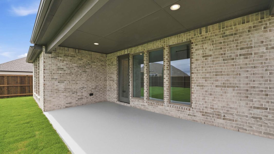 Exterior details and patio area of a home in Meraki, Forney (Image 3).