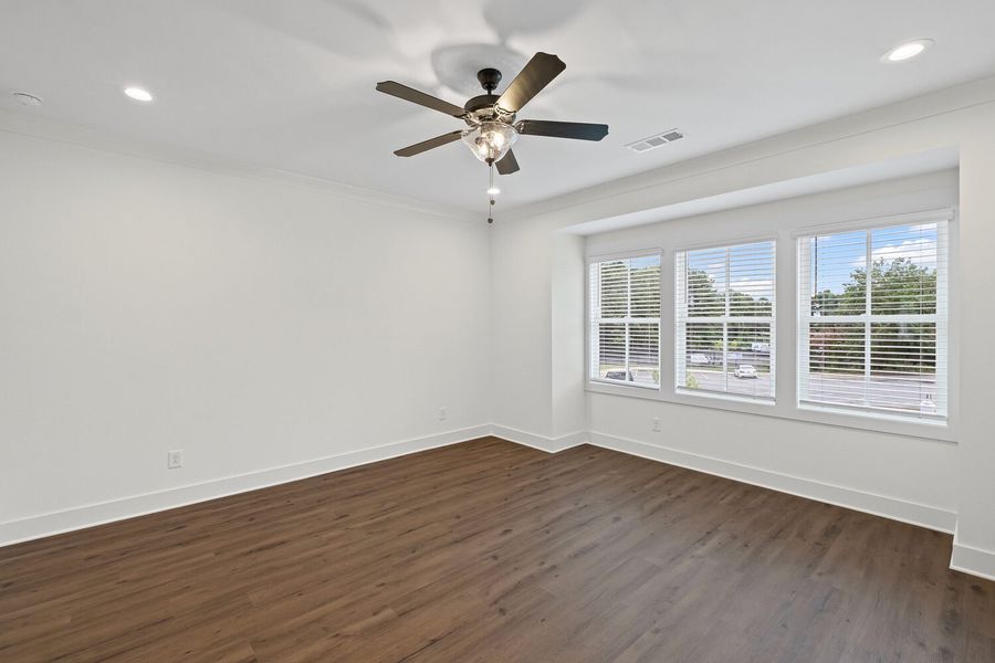 Spacious, unfurnished interior of a new home in Devin's Shire, Kennesaw (Image 14).