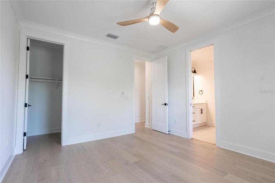 Spacious, unfurnished interior of a new home in , St. Petersburg (Image 38).