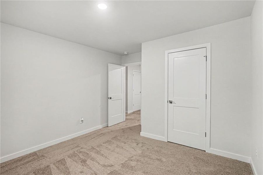 Spacious, unfurnished interior of a new home in Campground Crossing, McDonough (Image 26).