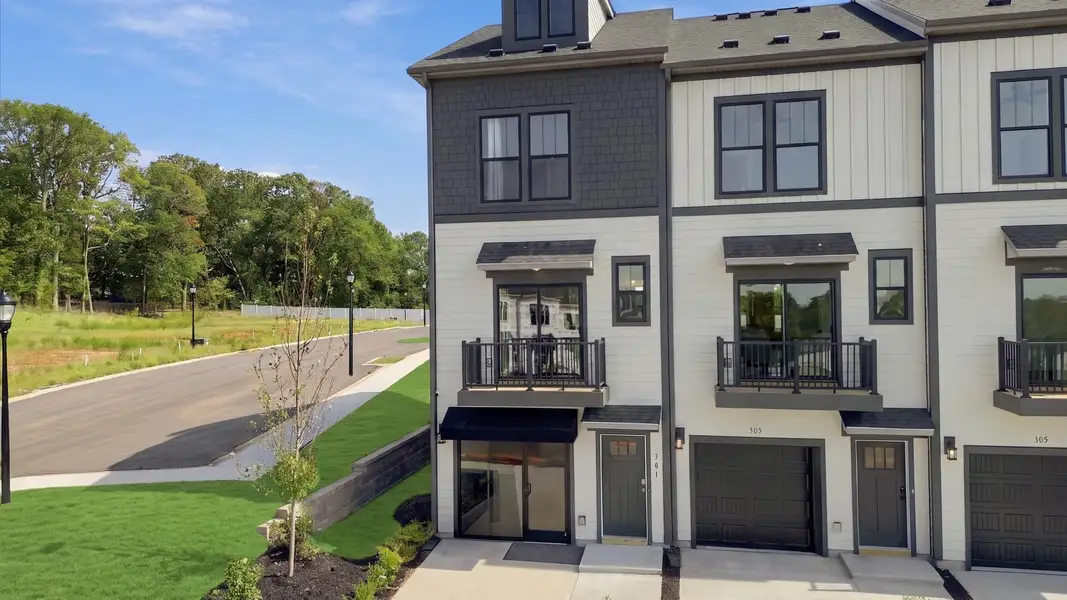 Exterior details and patio area of a home in Traynham Place, Greenville (Image 3).