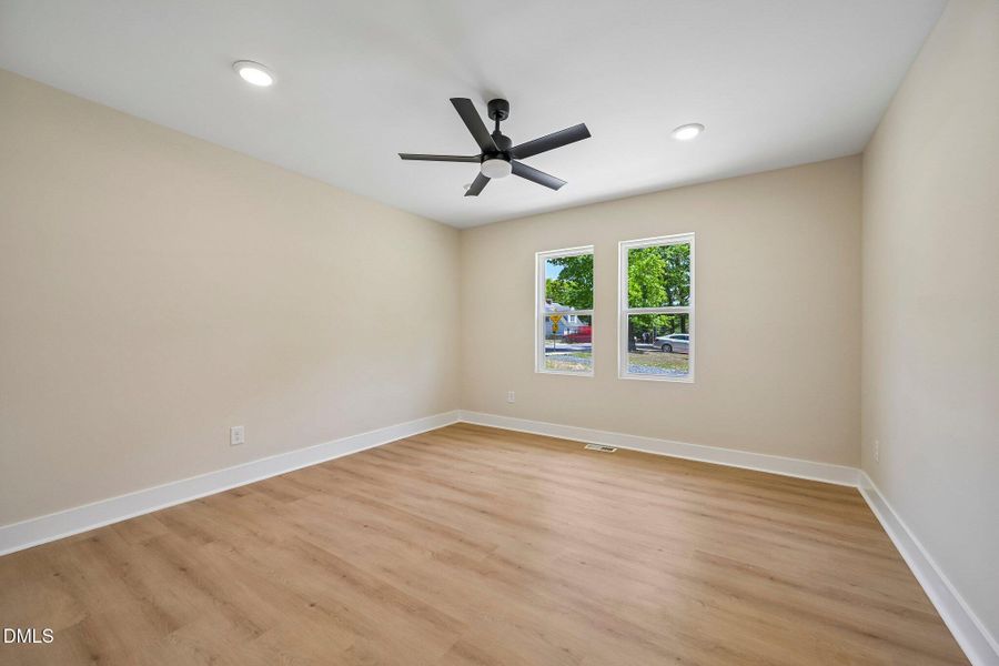 28-web-or-mls-Berwyn Ave-S1405-028