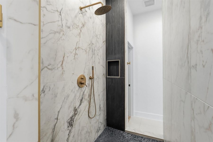 Photos are of prior LOTUS plan homesite built by Aurcova. Photos are of prior LOTUS plan homesite built by Aurcova.