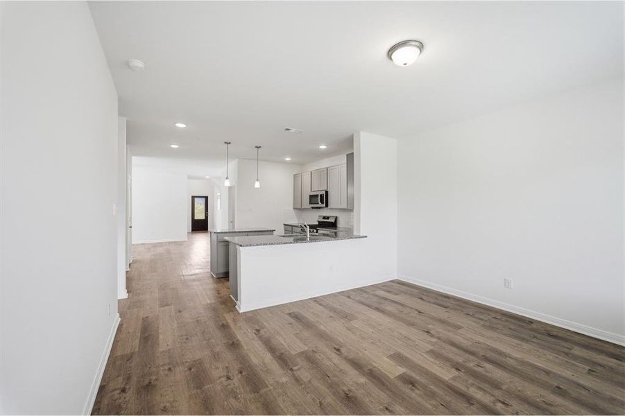 Spacious, unfurnished interior of a new home in Westridge, McKinney (Image 29).