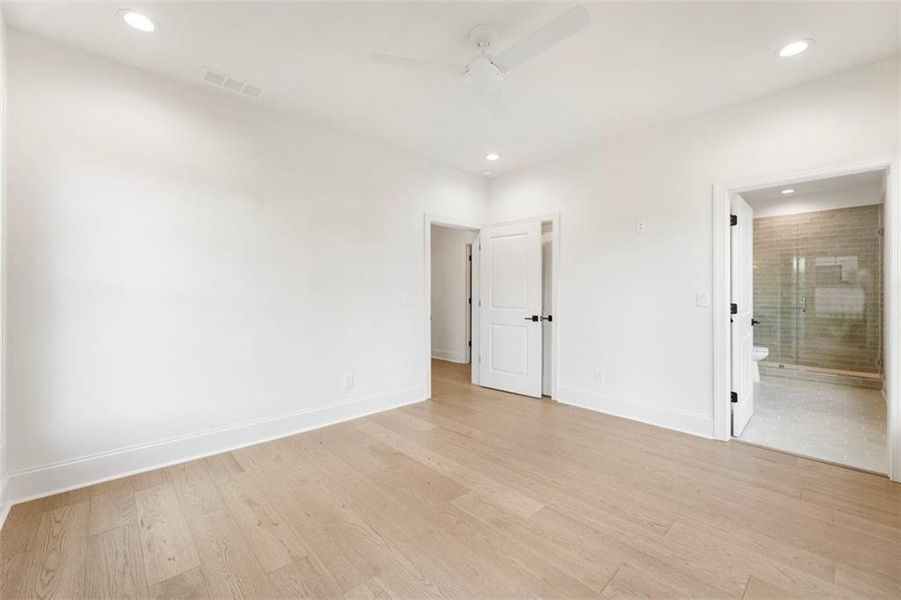 Spacious, unfurnished interior of a new home in , Alpharetta (Image 29).