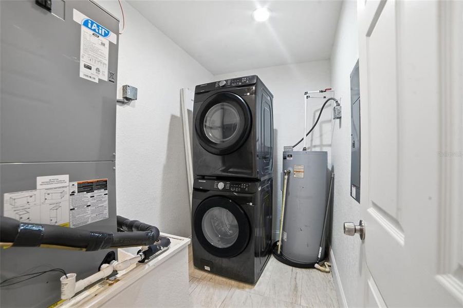 Furnished interior view inside a new home in , Orlando (Image 10).